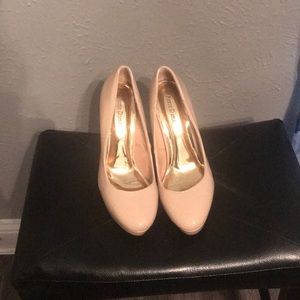 Never worn nude heels size 6.5
